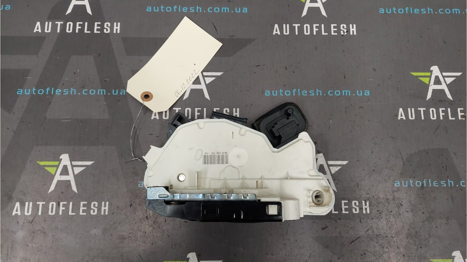 Замок передней левой двери 5K1837015B Seat Skoda Volkswagen бу